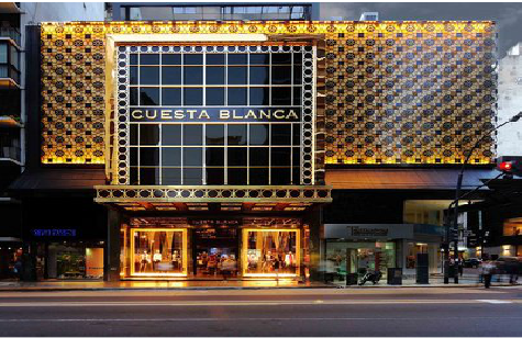 罗山门头设计与商业空间的纽带。